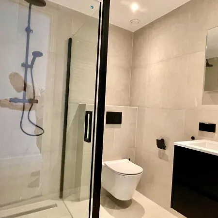 Detailed 1 Bedroom Serviced 63m2 -mnl D- Lägenhet