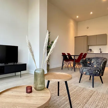 Lägenhet Detailed 1 Bedroom Serviced 63m2 -mnl D- *
